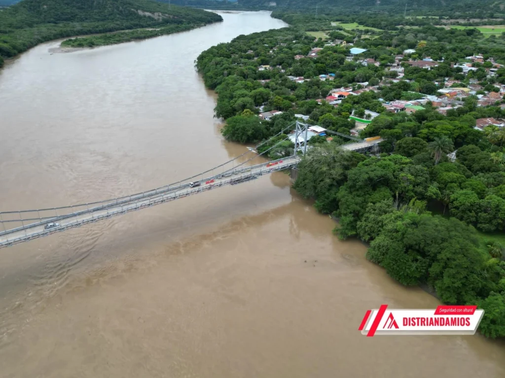 Foto de andamio en viaducto